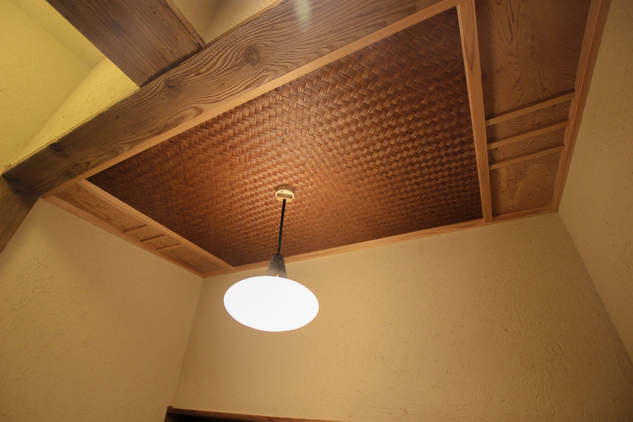 京都の茶室で使用されていた網代天井